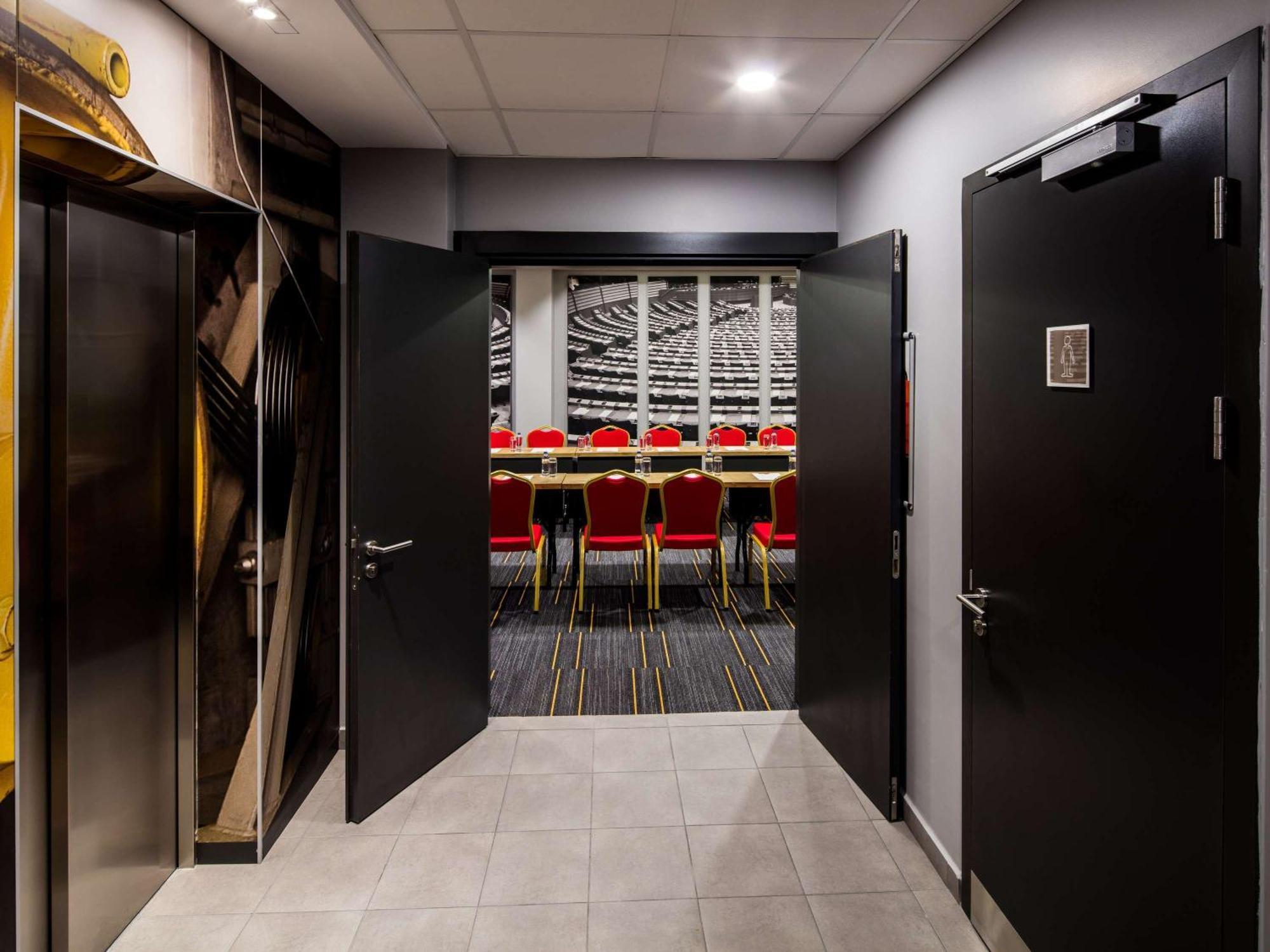 Ibis Istanbul West Hotell Exteriör bild