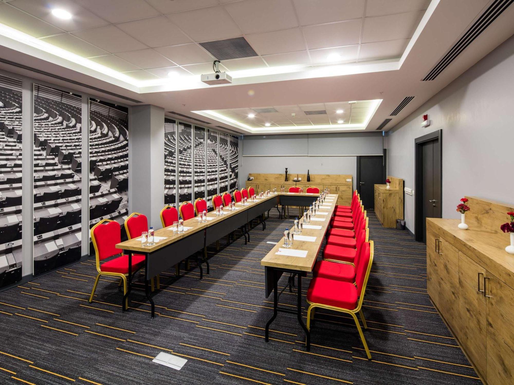 Ibis Istanbul West Hotell Exteriör bild