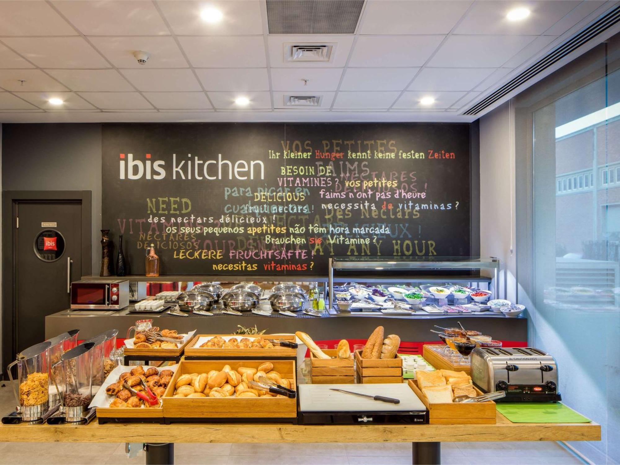 Ibis Istanbul West Hotell Exteriör bild