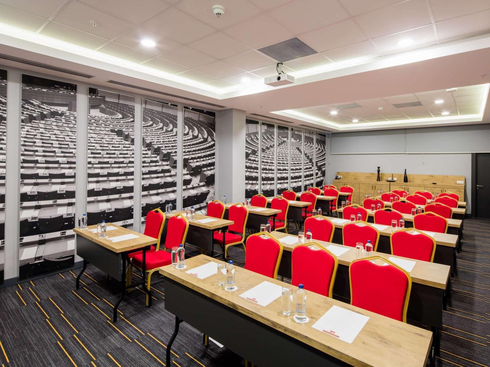 Ibis Istanbul West Hotell Exteriör bild